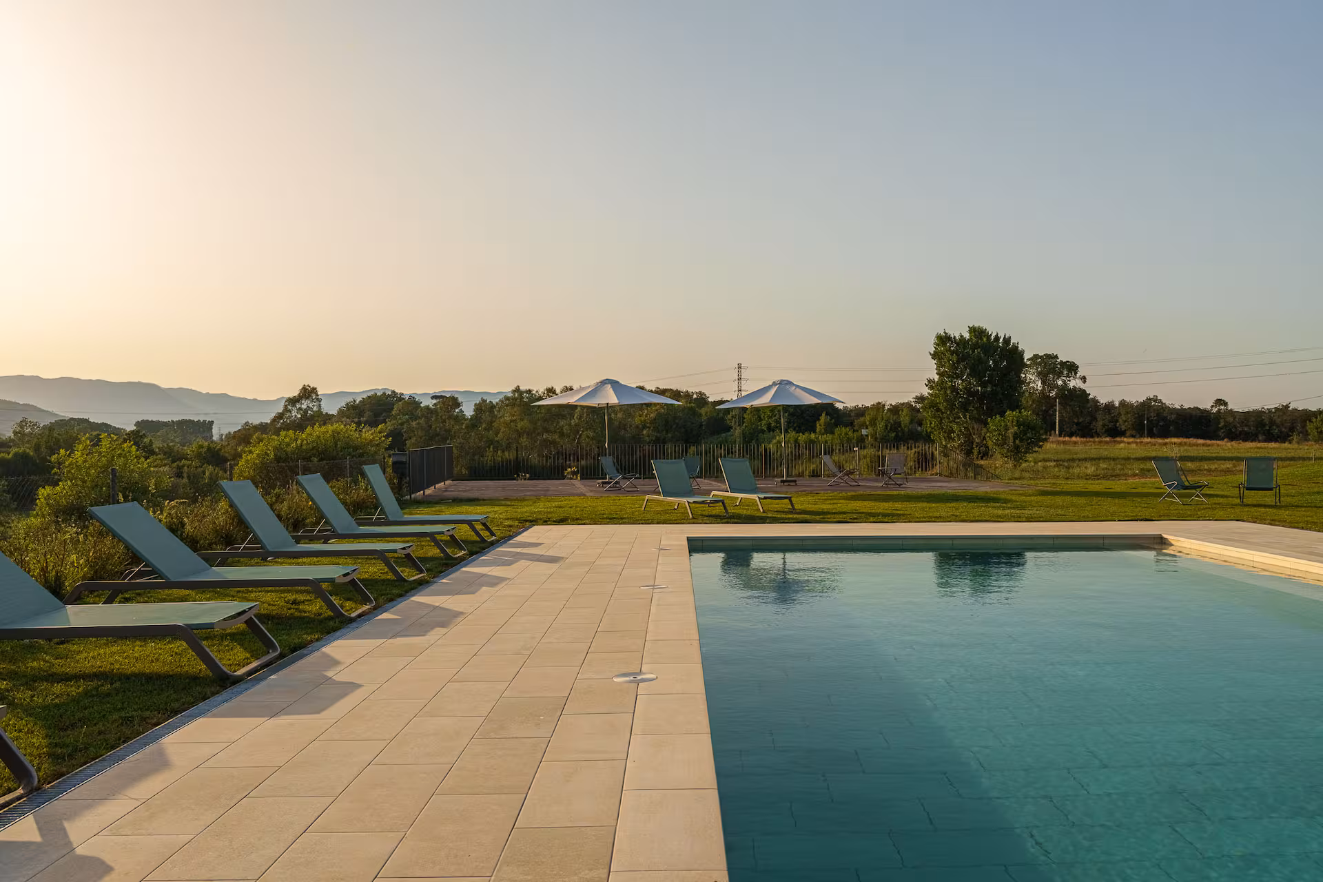 Natural surroundings and walking paths near the venue